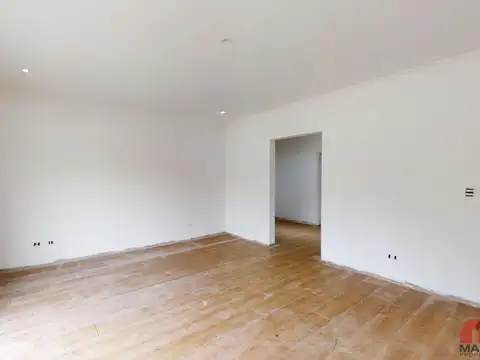 Casa en Venta con 4 cocheras