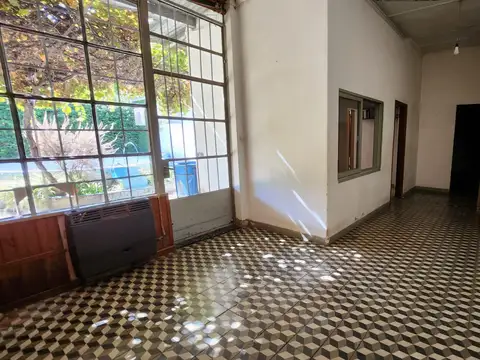 CASA UBICACIÓN CÉNTRICA CON PATIO Y PILETA