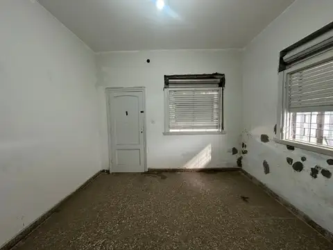 Dante Hipólito Lugo 55 esquina Liniers, Bernal Oeste, Provincia de Buenos Aires, 100