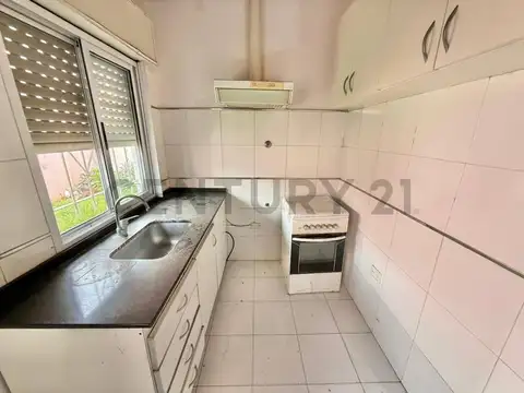 VENTA PH 2 AMBIENTES SOBRE MARTIN FIERRO, VILLA UDAONDO PATIO