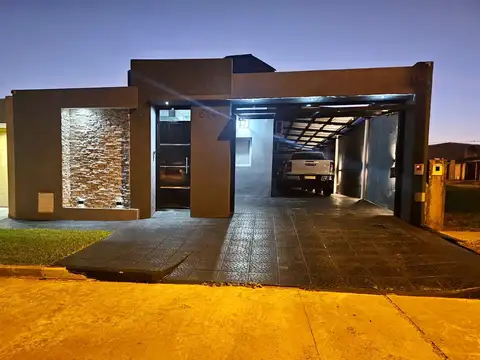 VENDO IMPRESIONANTE CASA A ESTRENAR C/ PISCINA EN POSADAS MNES