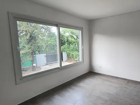 Depto Tipo Casa 3 ambientes con 2 baños