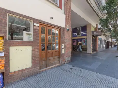 Venta departamento monoambiente con balcón francés en Caballito