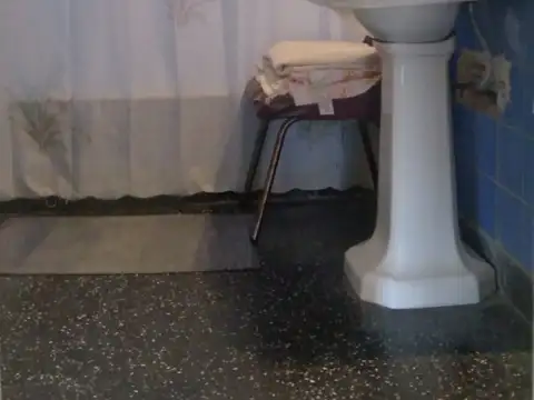 2 Deptos en Venta: 2 Amb y 3 Amb + 2 Locales a la via publica + Cochera Cubierta + Terreno Libre