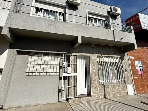 PH de 4 ambientes independiente y luminoso en San Justo