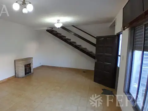 Depto Tipo Casa en Alquiler en Villa Dominico, $ 700.000