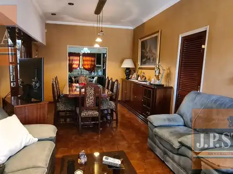 Casa en Venta con 3 cocheras