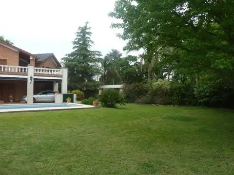 Casa 7 ambientes con 4 baños