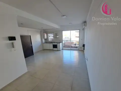 IMPECABLE Y AMPLIO MONOAMBIENTE CON BALCON AL CONTRAFRENTE