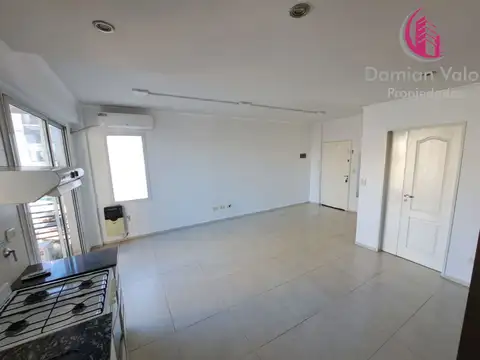 IMPECABLE Y AMPLIO MONOAMBIENTE CON BALCON AL CONTRAFRENTE