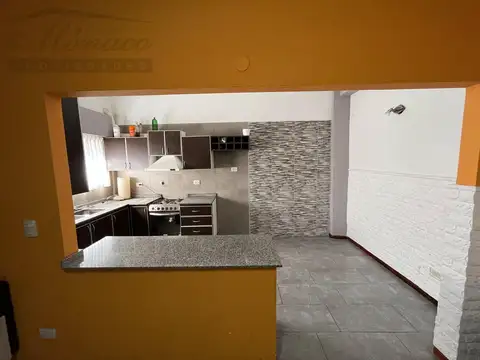 Oportunidad! T/Casa 3 amb + Quincho/Tza.  Entrada indepte.