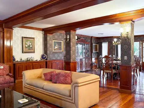 Casa en Alquiler, 4 Plantas, Con Galería, Jardín, Pileta y Cochera - Martínez