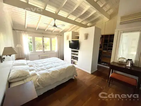 Casa 5 ambientes con 4 baños