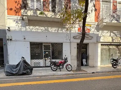 DEPTO 2 AMB AL FRENTE CON BALCÓN Y BAJAS EXPENSAS