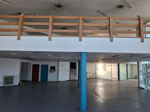 VENDE PROPIEDAD CON LOCALES, OFICINAS Y GALPONES SOBRE RUTA.