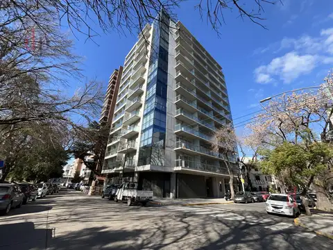 3 de Febrero y Vedia (Nuñez) Excelente 2 amb (piso alto - vista abierta y sol)-Cochera fija cubierta