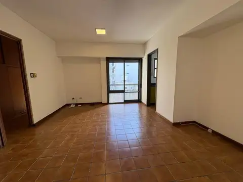 Semipiso 2 Ambientes - Contrafrente - Balcón Frances - Baulera - Muy Luminoso - Excelente Ubicación