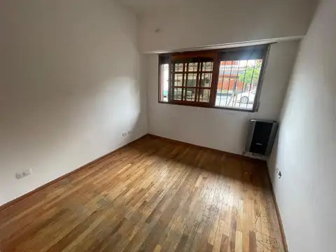 Depto Tipo Casa en Alquiler en Monte Castro, $ 1.200.000