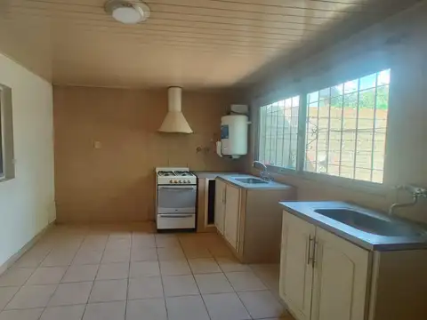 Casa 4 ambientes con 1 baño