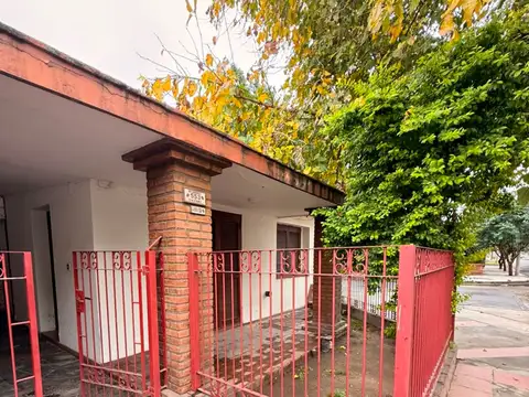 Se vende casa a metros de Av Acosta Villafañez