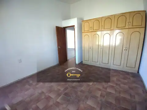 Casa en Alquiler con 2 cocheras