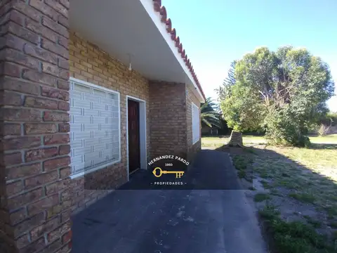 Casa en excelente punto con extenso jardín, San José de Carrasco Sur.