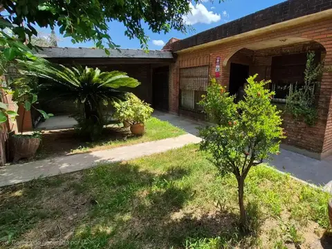Venta Casa 5 Ambientes con Terreno libre