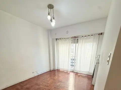 Departamento en alquiler en Recoleta. Av. Córdoba y Junin. Al frente. Super Luminoso  Apto