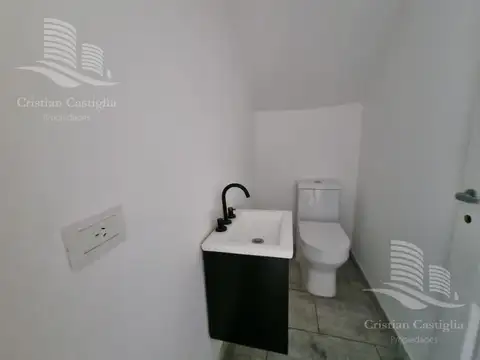 Casa 5 ambientes con 3 baños