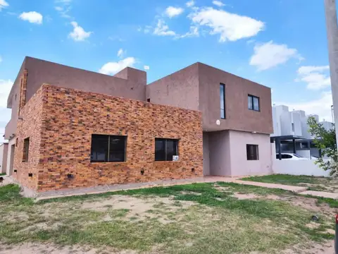 Vendo Casa 4 Habitaciones B° Norte 1