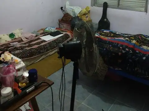 Casa 7 ambientes con 2 baños