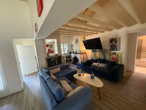 Casa en Venta con 2 cocheras
