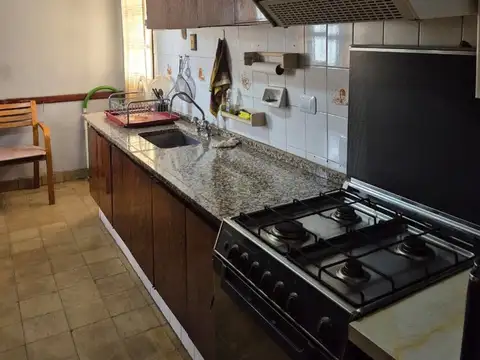 Casa 6 ambientes con 1 baño