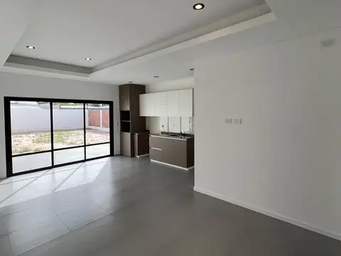 Casa 3 ambientes con 2 baños