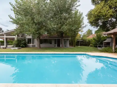 Casa en Venta con 2 cocheras
