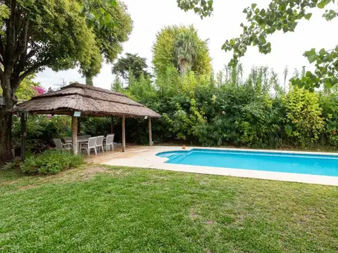VENTA CASA 5 AMB. CON  PILETA Y COCHERA EN ESCOBAR
