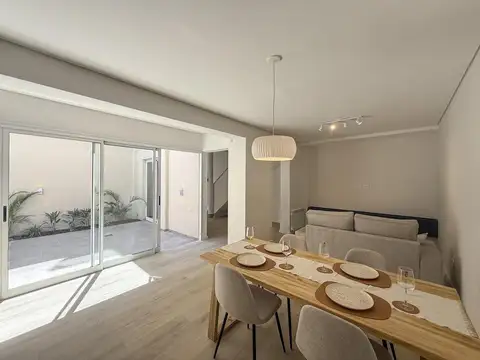 Casa de pasillo con 3 dormitorios, patio y parrillero en el Centro