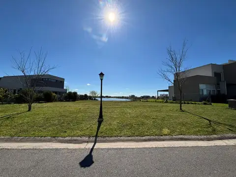 Terreno venta a la laguna Barrio San Sebastián Área 7