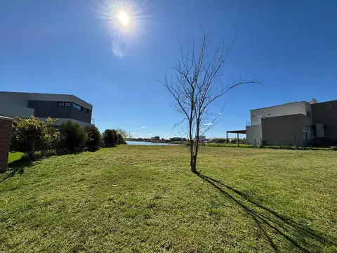 Terreno venta a la laguna Barrio San Sebastián Área 7