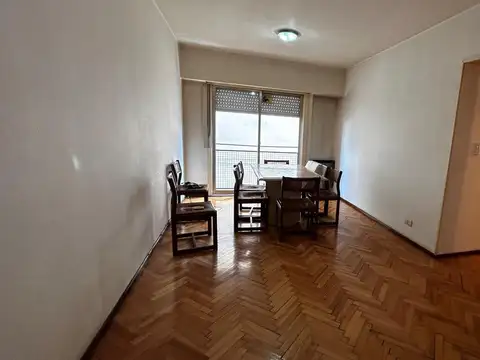 4 ambientes al Frente luminoso muy buena ubicacion, Dos Baños, Lavadero