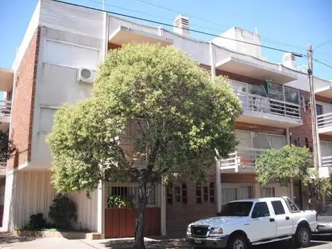 Monseñor Larumbe 200, Piso 2