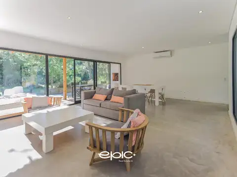Casa 4 ambientes con 2 baños