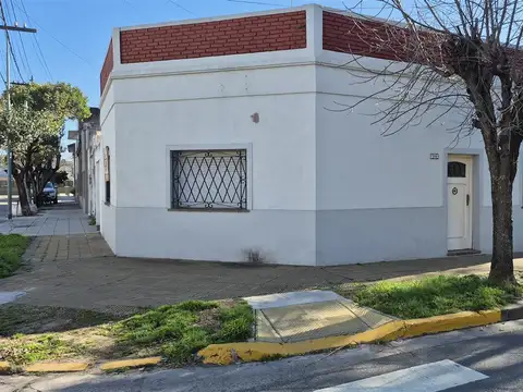 En venta PH 3 amb., independiente c/ patio, cochera y terraza. -  V. Martelli