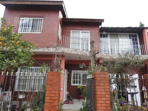 VENTA CASA 5 AMBIENTES W. MORRIS  PILETA CLIMATIZADA