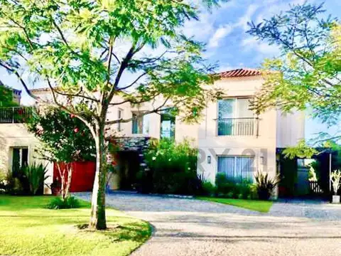 CASA  EN EL GOLF NORDELTA CON ORIENTACION NORTE