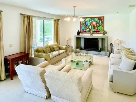 Casa 7 ambientes con 4 baños