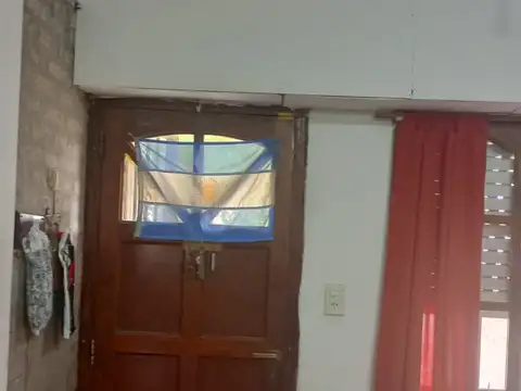 CASA MUY AMPLIA A TERMINAR 