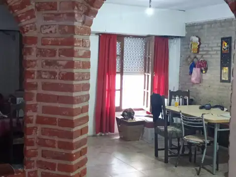 CASA MUY AMPLIA A TERMINAR 