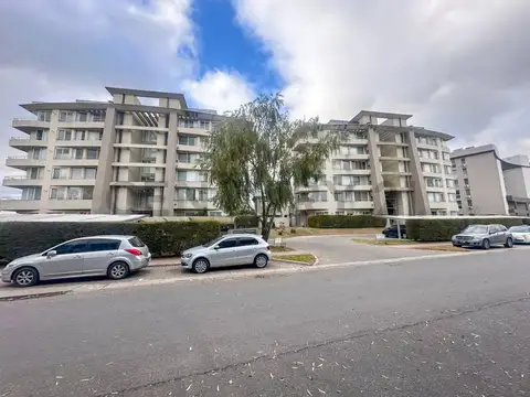 LAGO DEL CONDOMINIO 100