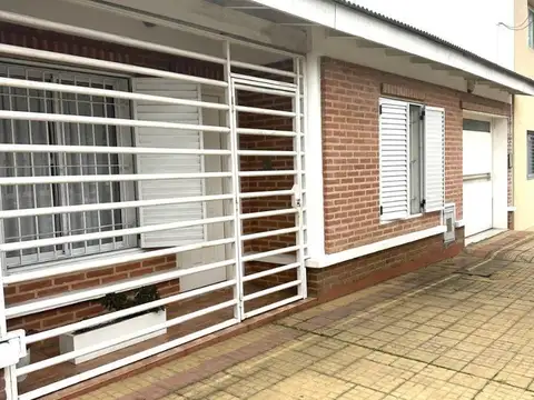 CASA EN VENTA 5 AMBIENTES CON GALERÍA EN EL CASO LA PLATA